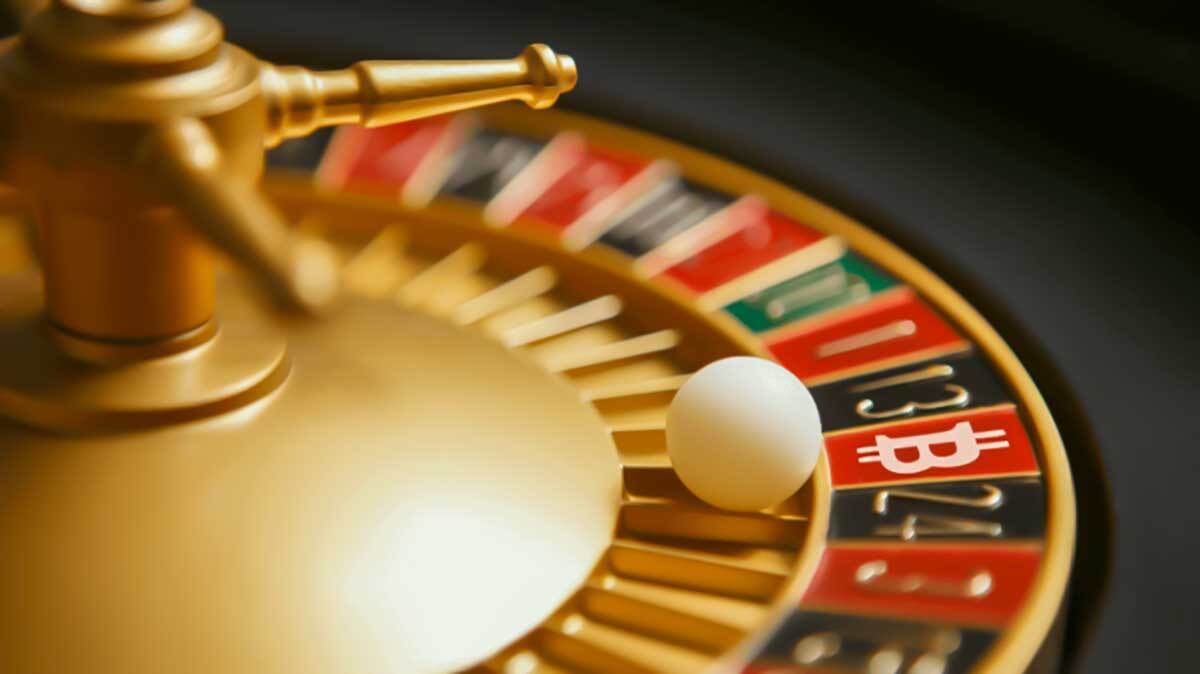 Golden roulette wheel with a white ball and Bitcoin symbol on the table, representing crypto roulette and BTC gambling