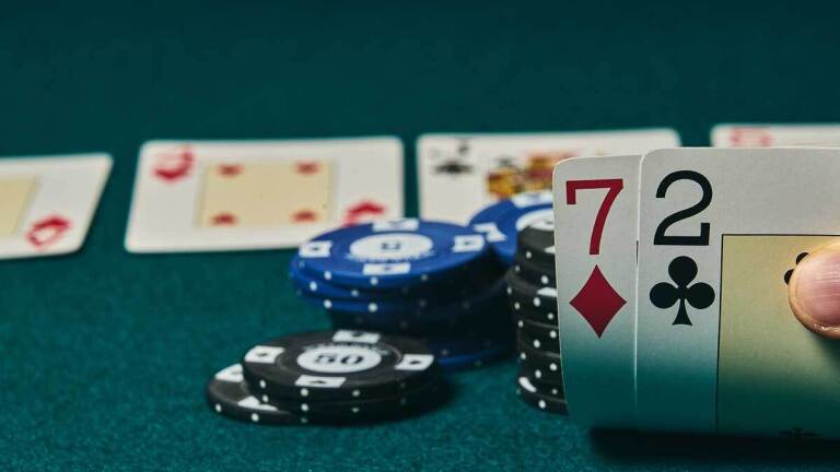 how-to-pull-off-a-successful-poker-bluff